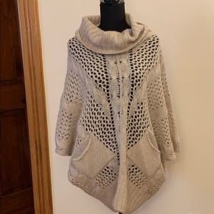 Vertigo s/m poncho sweater